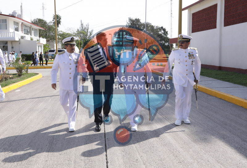 Gobernador en el Sector Naval La Pesca