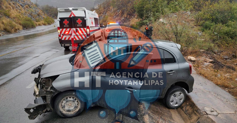 Conductora derrap� y choc� con talud en la Rumbo Nuevo