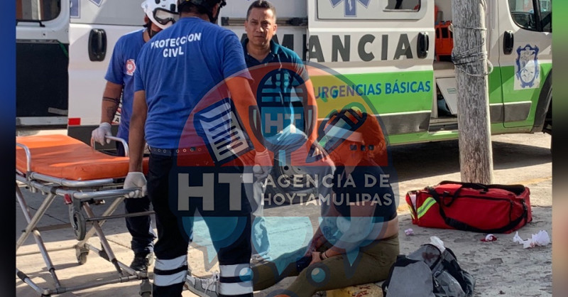 La tumban de moto en El Mante y termina en el hospital