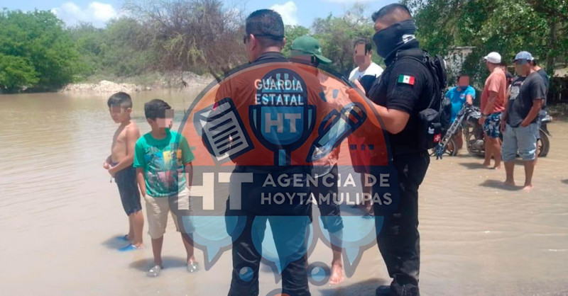 Rescatan a adulto mayor atrapado en el r�o Zaragoza de Llera