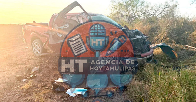 Camioneta destruida artefacto explosivo