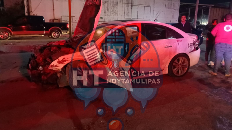 Unidad de taxi chocada 