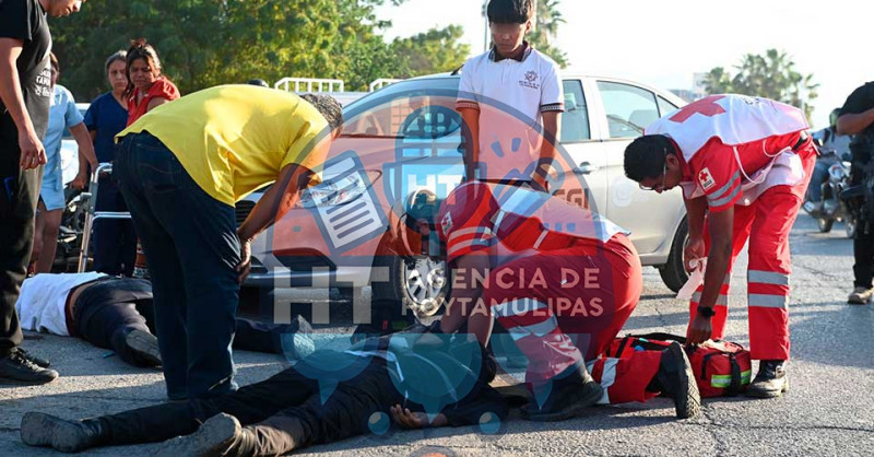 Choque entre motocicleta y un automvil