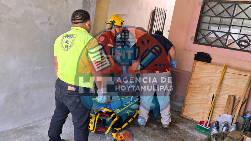 Paramdicos atienden a lesionado