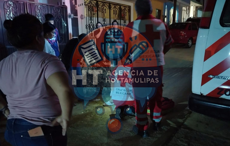 Paramdicos Cruz Roja, mujer lesionada